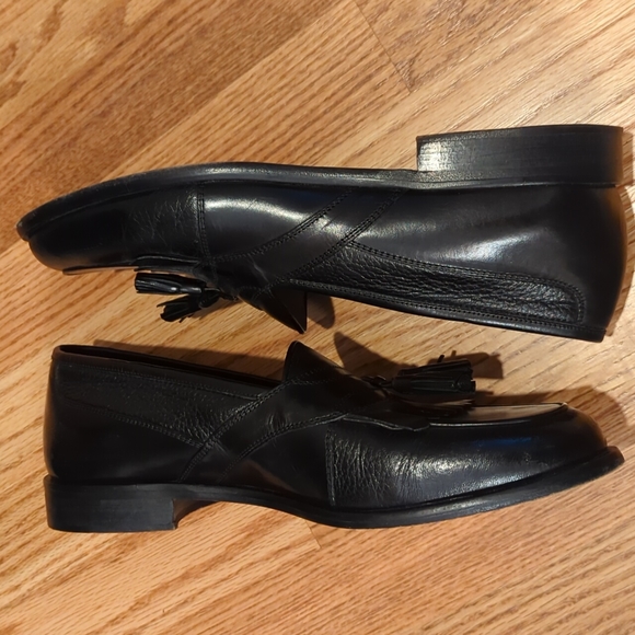 Johnston & Murphy Tassel Loafer - Picture 2 of 7